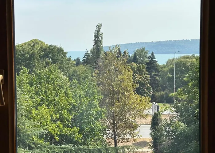 Sea View Next To Sea Garden And Apartamento Varna